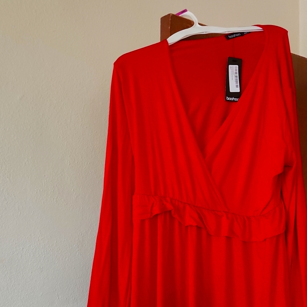 New boohoo  red long  sleeve  dress